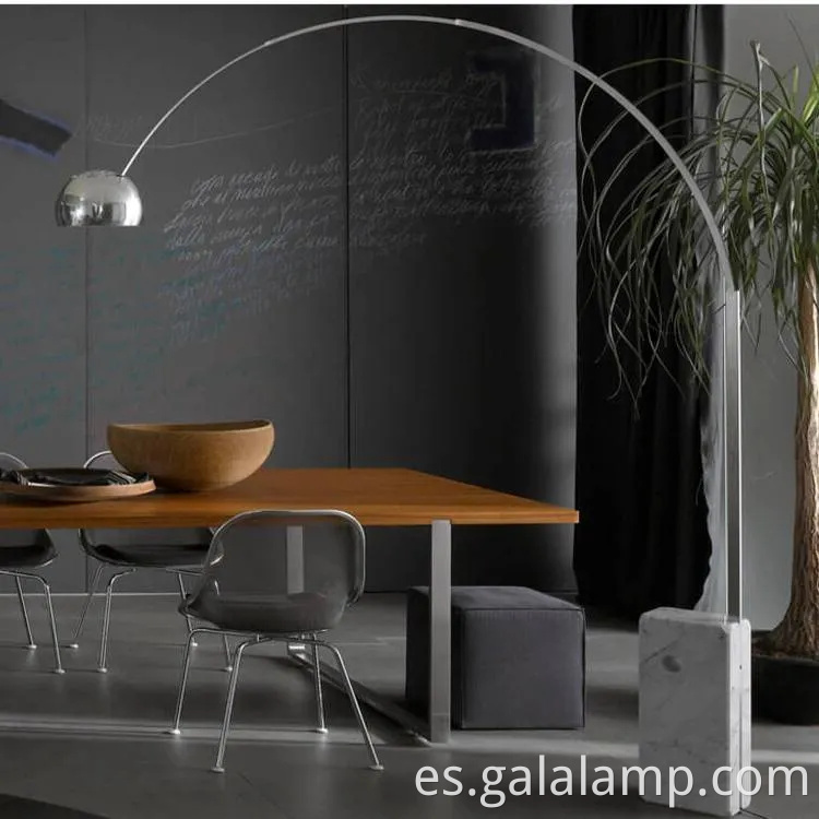 Lámpara de arco clásico moderno con elegante base de mármol